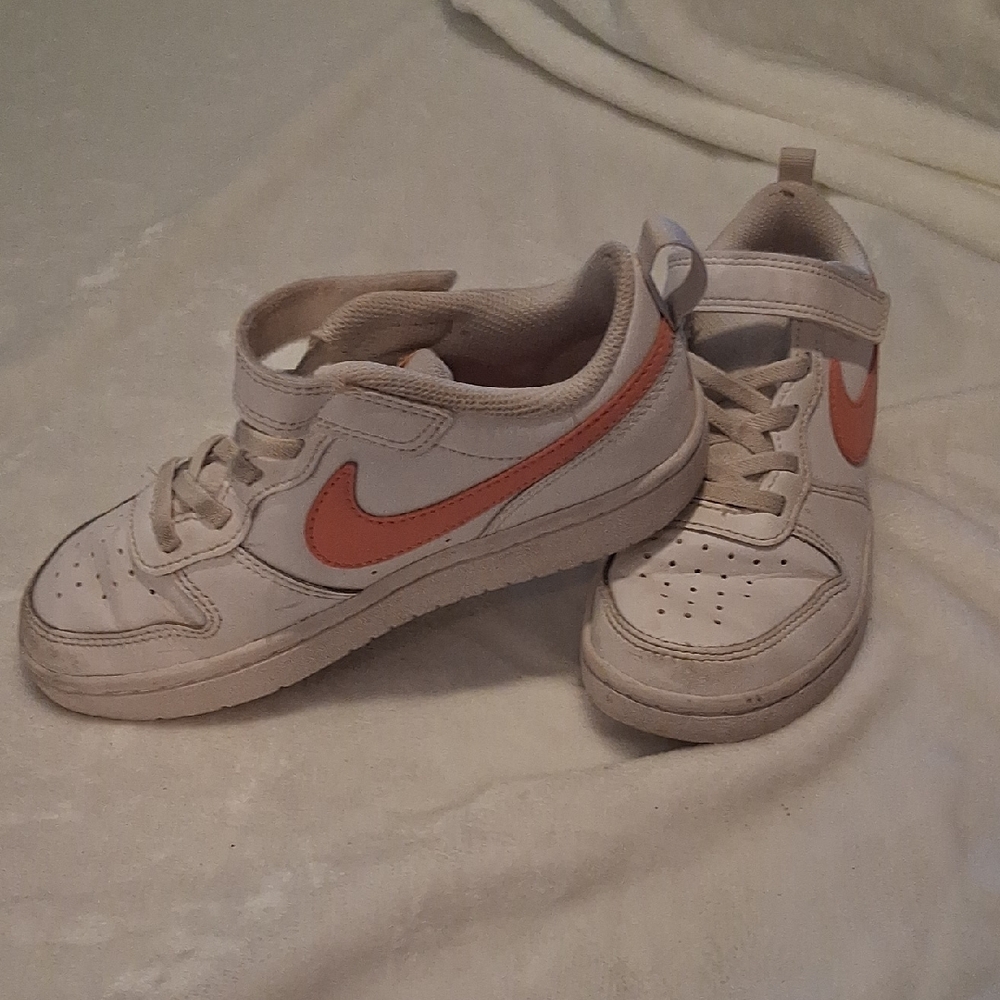 Nike White and Pink Sneakers  Design